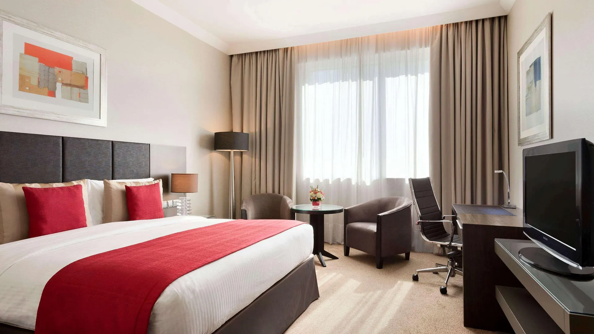 Ramada Downtown Abu Dhabi Hotel 4*,