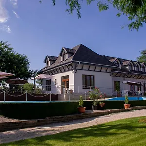 https://reneszansz-vendeghaz.hotels-hajduszoboszlo-hungary.com