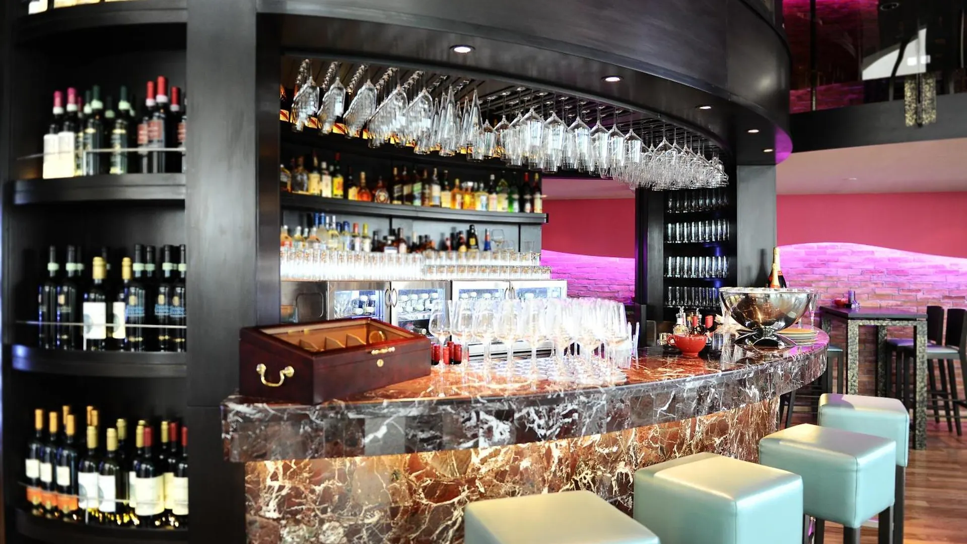 Hotel Ramada Downtown Abou Dabi