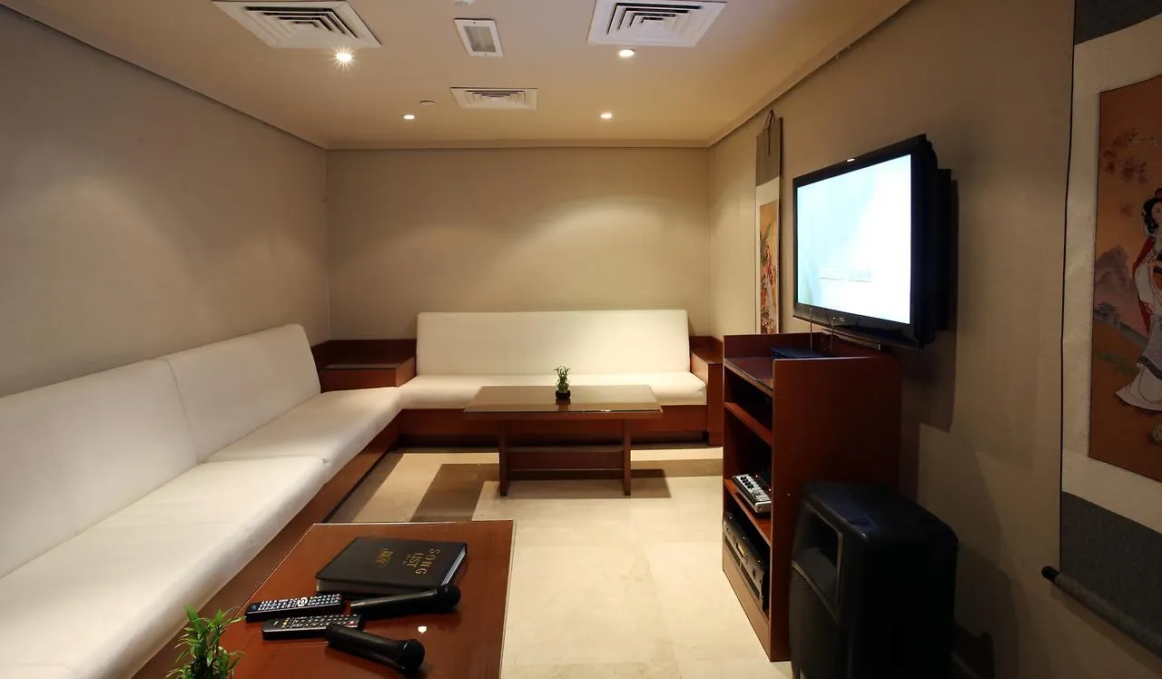 Hotel Ramada Downtown Abou Dabi