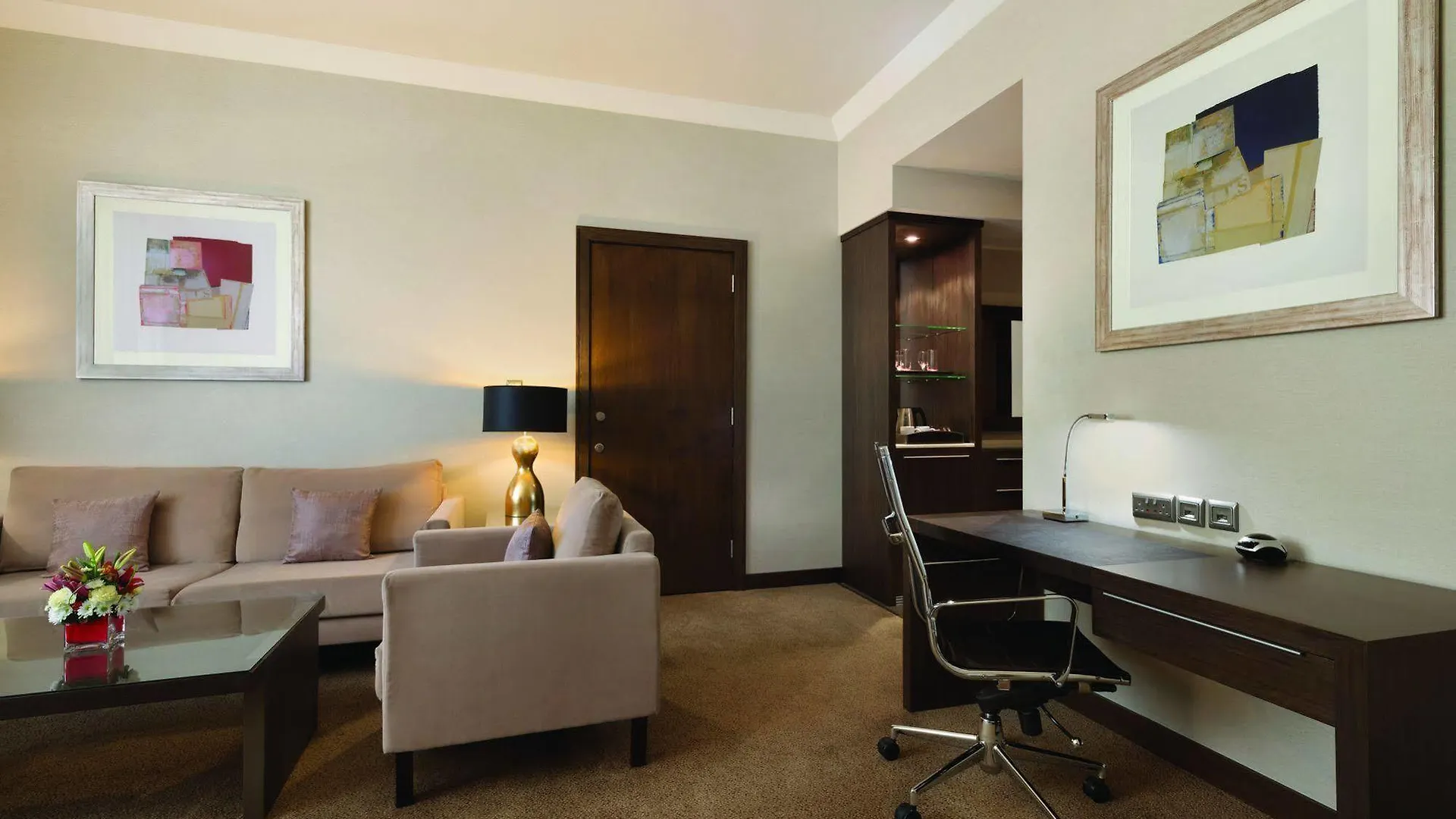 Hotel Ramada Downtown Abou Dabi